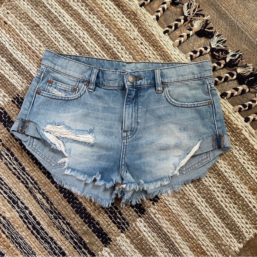 ☾ BDG distressed denim shorts